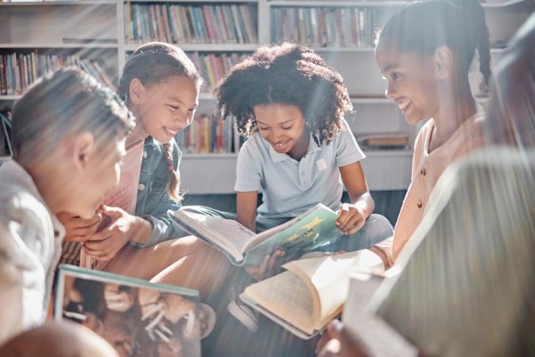 school kids reading