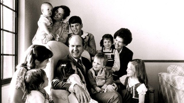 President Russell M. Nelson with his wife and children in a joyful family photo, symbolizing his Father’s Day message about peacemaking and righteous fatherhood.