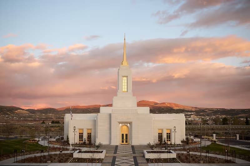 Elko Nevada Temple at sunset during public open house tours