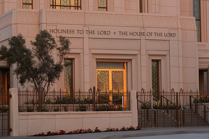 Entrance of Latter-day Saint temple with “Holiness to the Lord – The House of the Lord” inscription, representing covenants and the power of Jesus Christ.