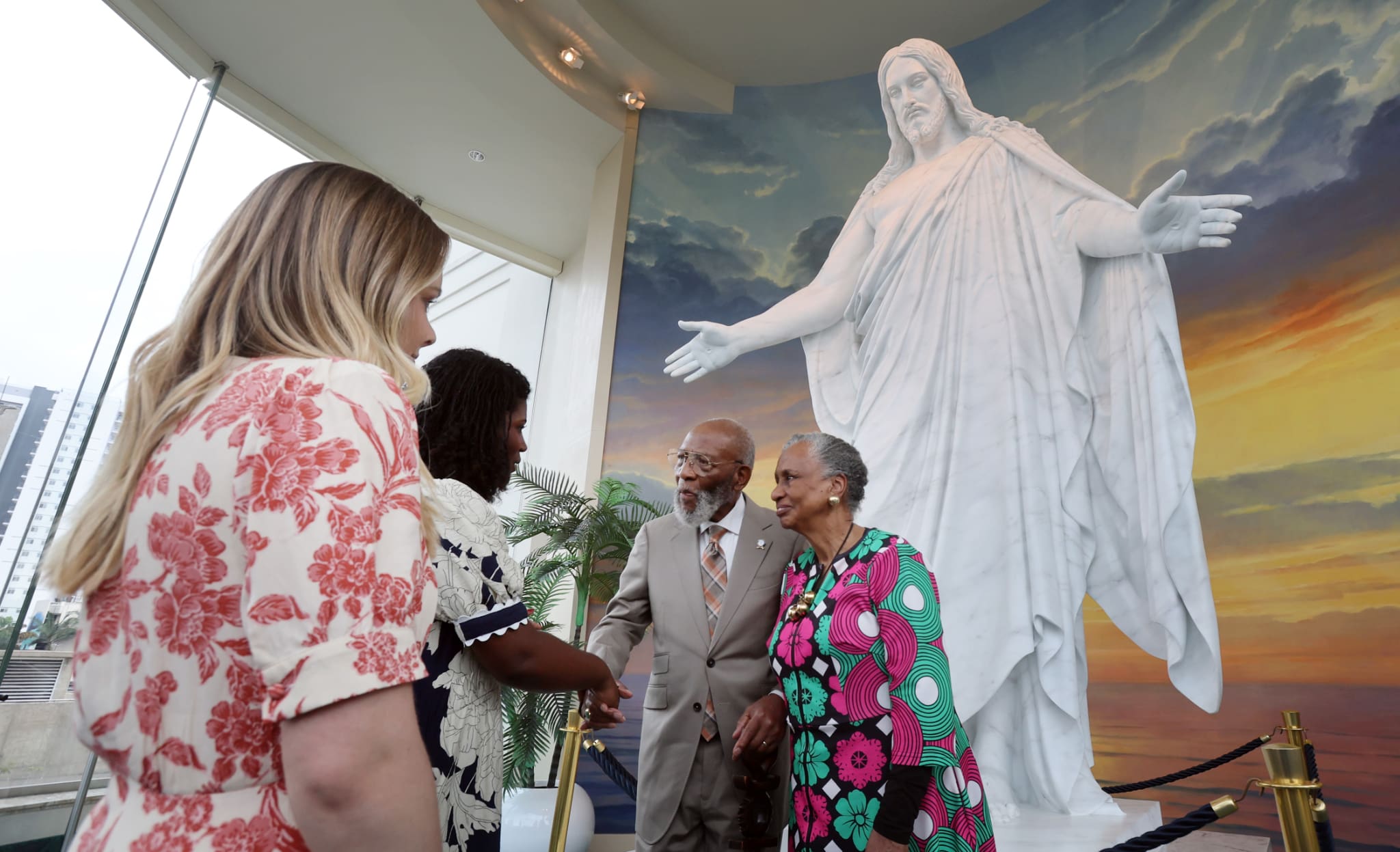 Visitors meet near a statue of Jesus Christ at the São Paulo Brazil Temple Visitors’ Center during events connected to the Tabernacle Choir’s “Songs of Hope” tour.