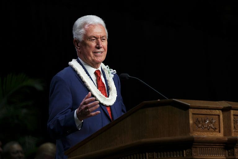 Dieter F. Uchtdorf speaking at BYU–Hawaii devotional encouraging young Latter-day Saints to stand close together and lift where they stand.