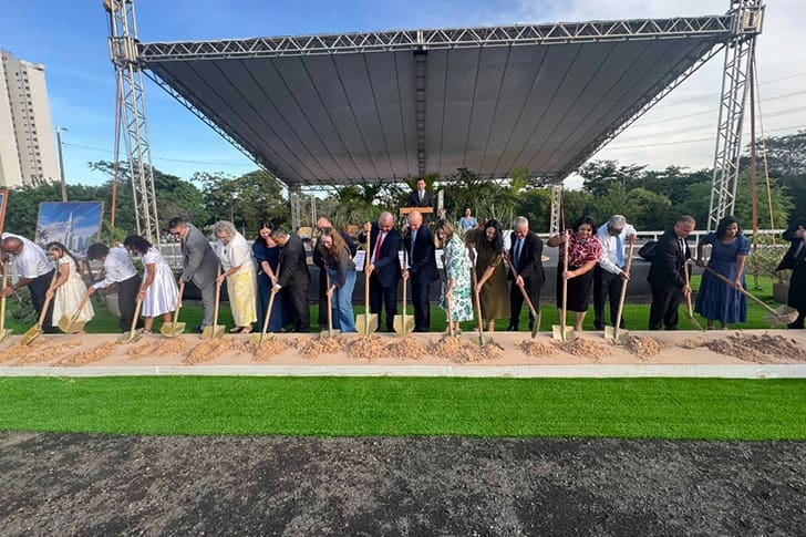 Leaders and members participate in a groundbreaking ceremony for the Teresina Brazil Temple.