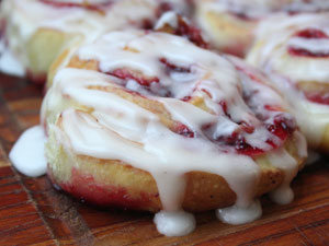 DW_Full-RaspberrySweetRoll