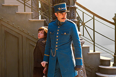 hugo-movie-image-asa-butterfield-sacha-baron-cohen-01