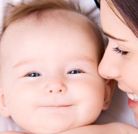 Smiling_baby_with_mom