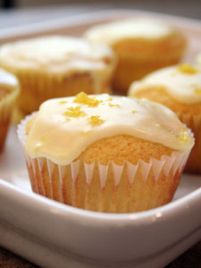 WFull-LemonFilledCupcakes