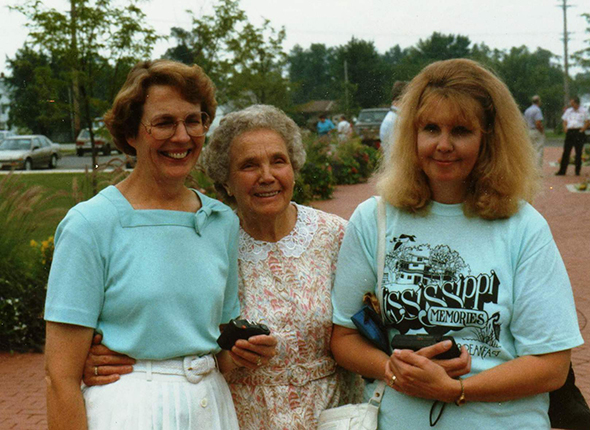 LOLA W TWO DAUGHTERS