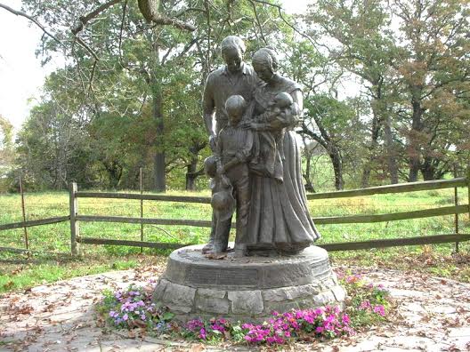 P statue